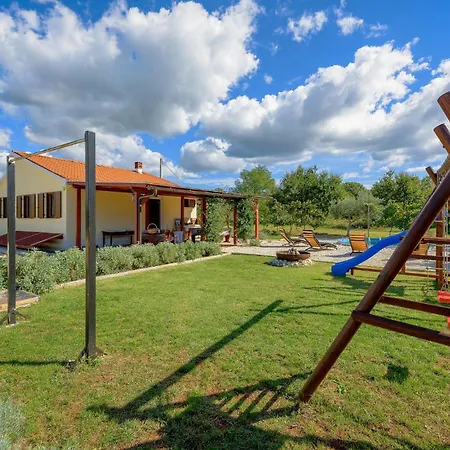 2 Bedroom Awesome In Casa vacanze