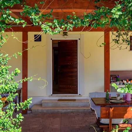 2 Bedroom Awesome In Casa vacanze *