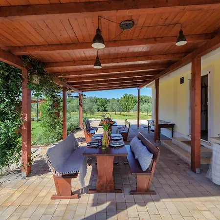 2 Bedroom Awesome In 펜션 풀라