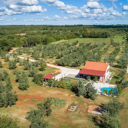 Casa vacanze 2 Bedroom Awesome In Pola