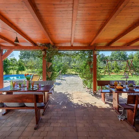 Casa vacanze 2 Bedroom Awesome In Pola