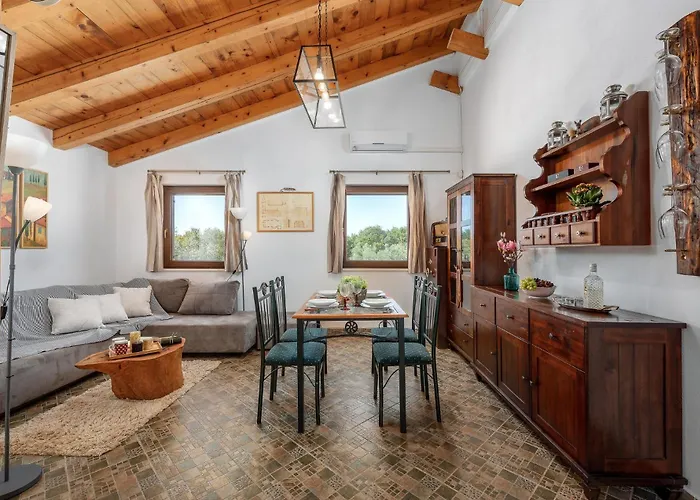 2 Bedroom Awesome In * Пула