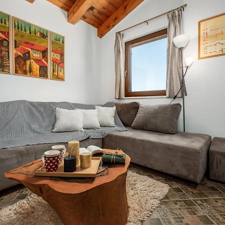 2 Bedroom Awesome In Дом отдыха Пула