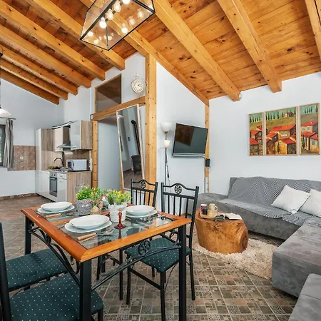 2 Bedroom Awesome In Пула