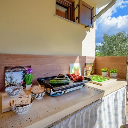 Дом отдыха 2 Bedroom Awesome In Пула