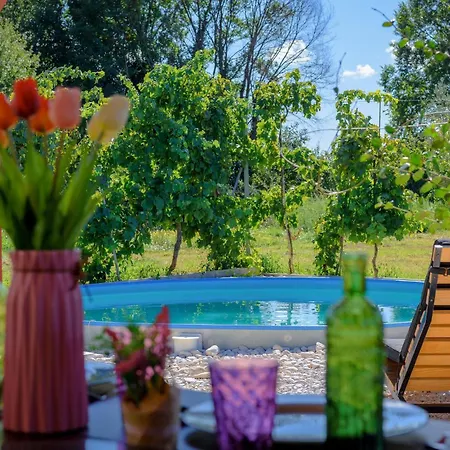 2 Bedroom Awesome In * Пула