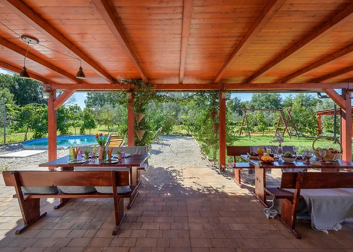Holiday home 2 Bedroom Awesome In Pula