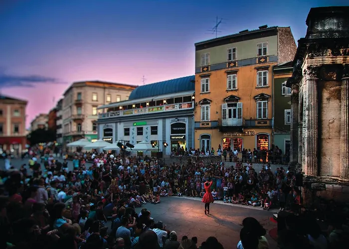 度假居 2 Bedroom Awesome In *