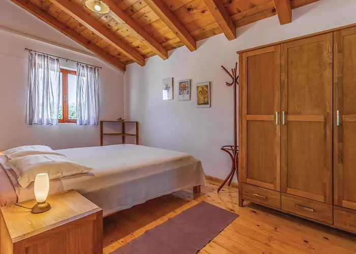 2 Bedroom Awesome In Holiday home